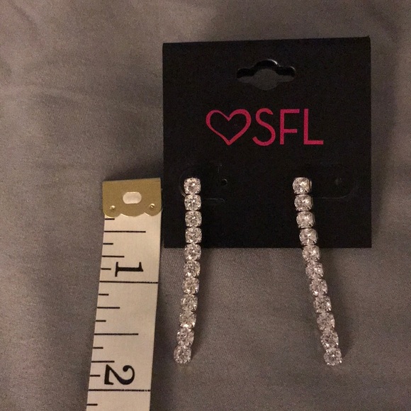 Earrings - Picture 2 of 3